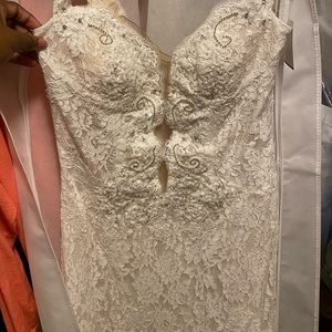 New Wedding Dress ivory color w/veil. Size 12